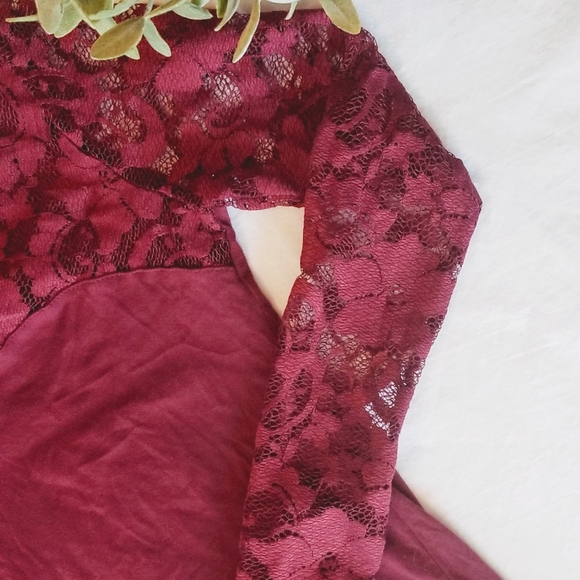 Maroon lace top - Picture 2 of 3